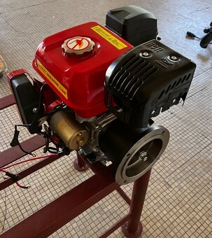 MF-70 čtyřtaktní motor 7 PS s ručním + el. starterem - 3