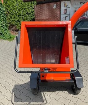 Štěpkovač za traktor, benzinový drtič větví CRBX 44 - 3