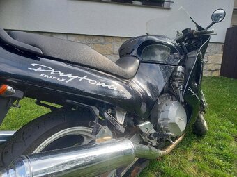 TRIUMPH DAYTONA 750 - 3