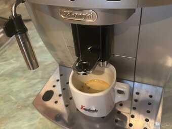 DELONGHI automatický kávovar - TOP STAV - - 3