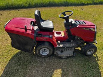 Traktor na sekání trávy - 3