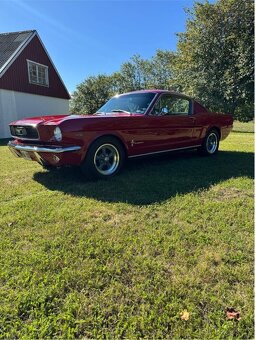 Ford Mustang Fastback z roku 1966 - 3