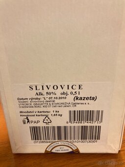 Slivovice 0,5l z roku 2010 v dárkovém balení - 3