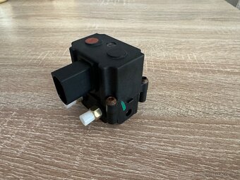 Ventil ke vzduchovému podvozku BMW F11, F15, E61, E70 - 3