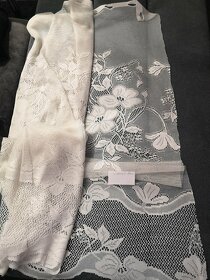 Záclony, červené závěsy, ubrus. - 3