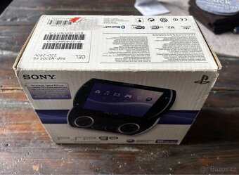 Sony Playstation Portable,PSP Go 16GB, Piano Black - 3
