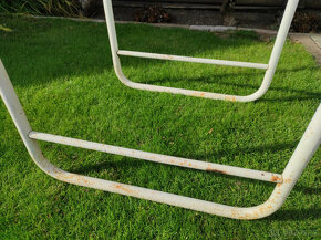 Podnož stolku, funkcionalismus - 3