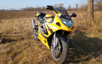 Suzuki GSX-R 750 K1 - 3