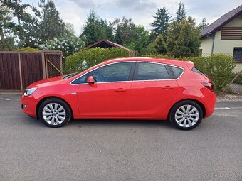 Benzínová Opel Astra 74066km... rok 2010 - 3