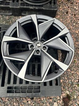 Použita / zánovní originál alu Škoda Vision r21 - enyaq - 3