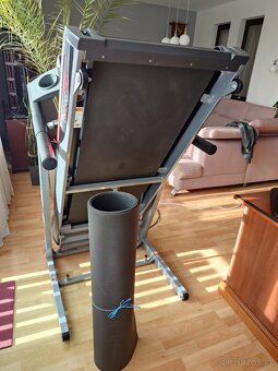 Prosáklo běžící pas - 3