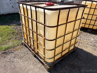 IBC kontejner, nádrž na vodu 1000l. klec na dřevo - 3