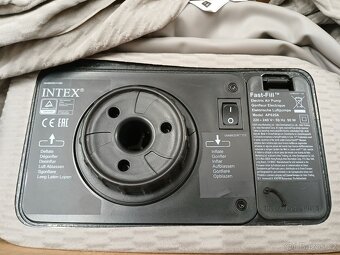 Nafukovací postel Intex nepoužitá - 3