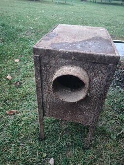 Stará kovová kamna - 3