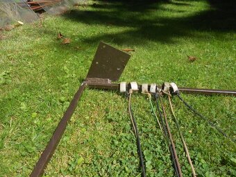 kanc. křeslo; sedačka čalouněná; sušáky na prádlo - 3