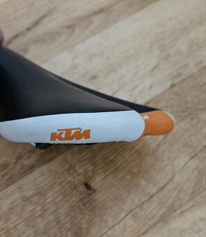KTM sedlo - 3