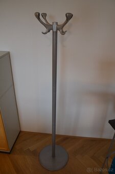 PRODÁM věšák na oblečení kovový šedý - 3