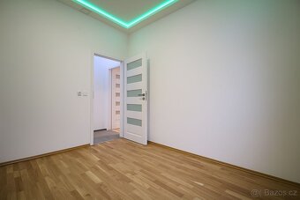 Pronájem bytu 4+1 104 m² Plzeňská, Praha 5 - 3