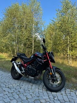Honda CB 750 HORNET 2023 - 3