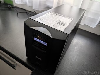 Záložní zdroj APC Smart-UPS 1000 (úplně nový aku) - 3