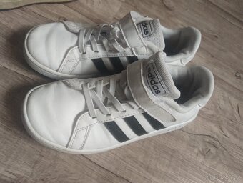Botasky Adidas 32 - 3