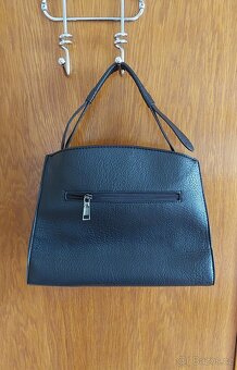 Nová černá kabelka - 3