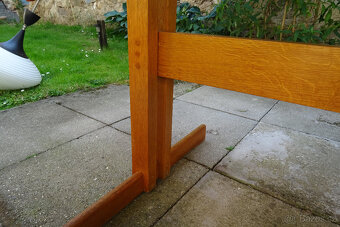 Stůl, 4 židle a 1 stolička - 3