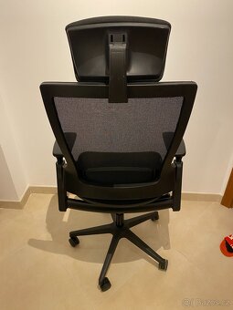 Posledních 6 ks zánovních kancelářských židlí ALZA ERGO - 3