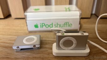 Apple iPod Shuffle 2GB Product Silver Special Edition - 3