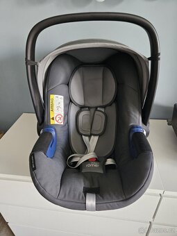 Autosedačka Baby safe 2 i size + báze - 3