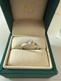 Prsten z bílého zlata se zirkony - 3