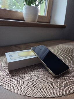 Prodám žlutý Apple IPhone 15 128GB - 3