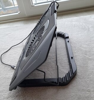 Chladící podložka pod notebook Connect IT Neo RGB - 3