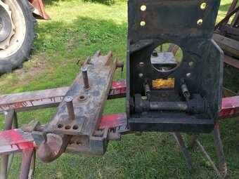 Spodní závěs zetor - 3