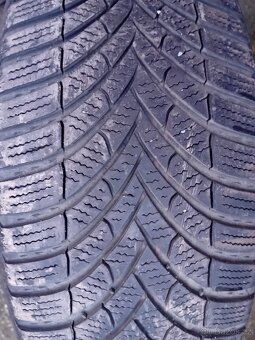 Prodám Sadu pneu 205/55/16 Semperit Zimni - 3