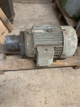 Elektromotor s čerpadlem - 3