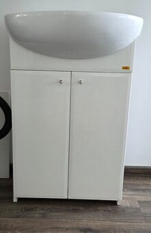 Skříňa s umyvadlem - 3