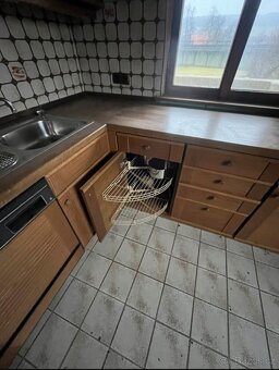Kuchyňská linka materiál - dřevo, včetně spotřebičů, 3764 - 3