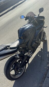 Na prodej – Yamaha YZF-R1 (2005), 35 000 km, perfektní stav - 3
