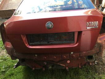 Dveře V. Kufr Škoda Octavie 2 sedan a nárazník - 3