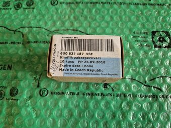 kolík na zajištění dveří Škoda Felicia po FL od 0198 6U08371 - 3