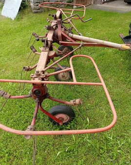 Prodám tažený obraceč sena KUHN GT+ náhon - 3