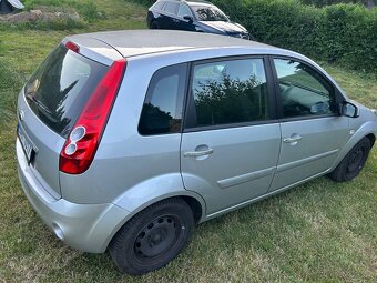 Ford Fiesta 1,3 benzin, rv 2008, 94tkm, nová stk - 3