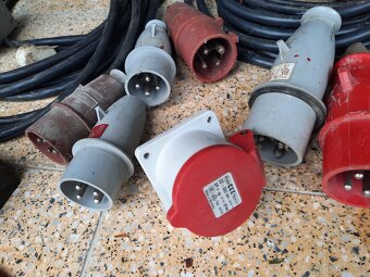 Prodám elektromateriál - 3
