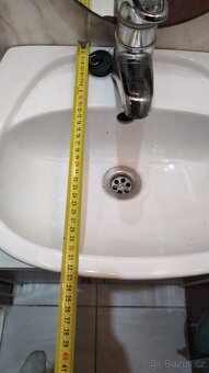 Umyvadlová skříňka a umyvadlo - 3