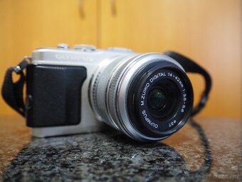 OLYMPUS PEN Lite E-PL5 + objektiv M.ZUIKO DIGITAL 14-42 mm - 3