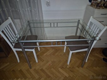 Jídelní stůl sklěněný jako nový - 3