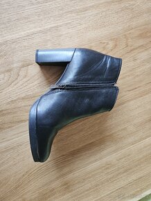 Boty černé NOVE vel 39 - 3