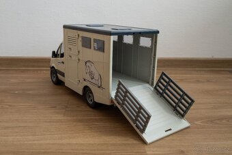 Bruder - auto přepravník koní - 3