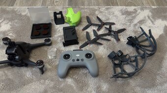 Prodám Dji FPV dron + remote controller 2 + příslušenství - 3